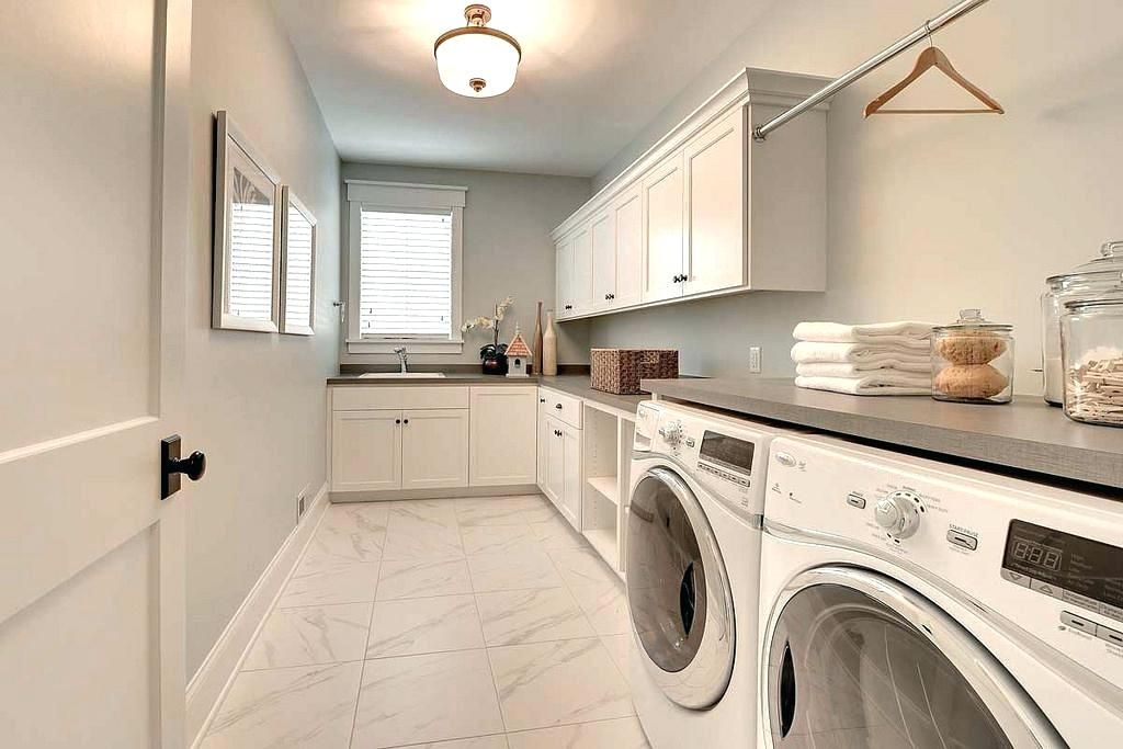 Which Wallpaper Is Best For a Laundry Room Renovation?